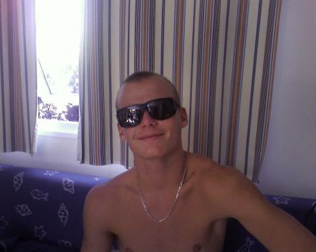 in love ? moi? euuhh lol